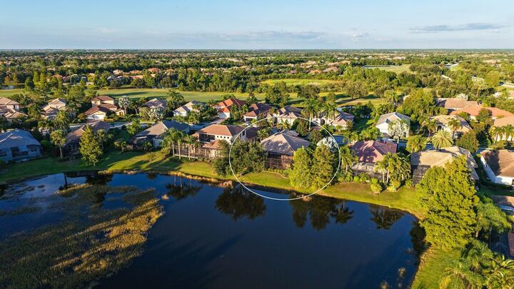 Property Photo: 7836 Valderrama Way FL 34202