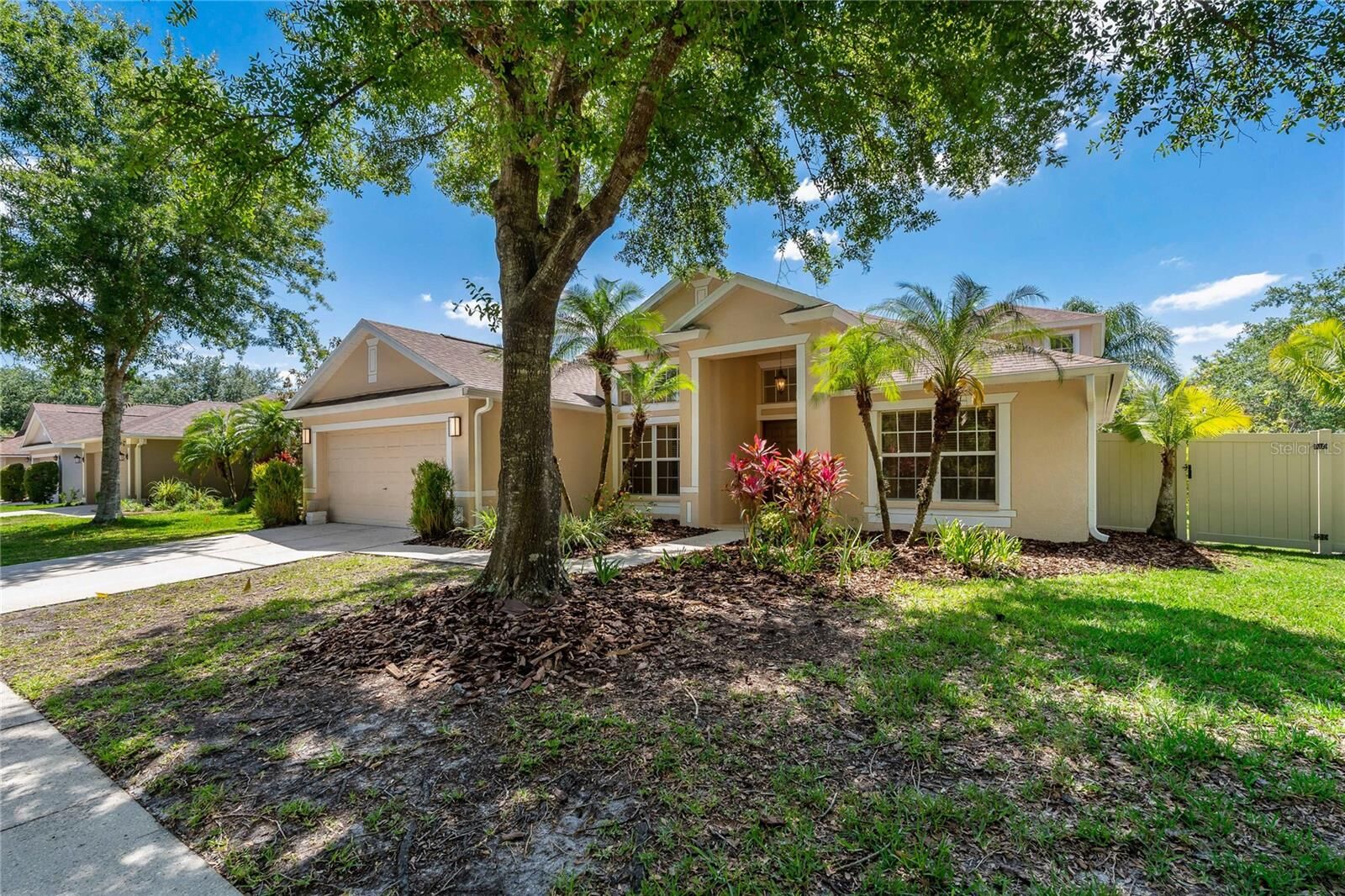 Property Photo:  8211 Canyon Creek Way  FL 33647 
