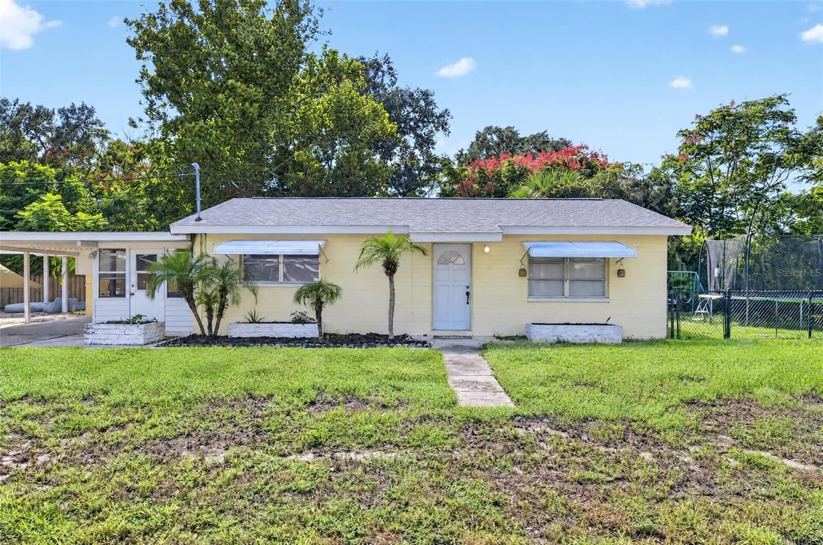 Property Photo:  1208 Pat Avenue  FL 32168 