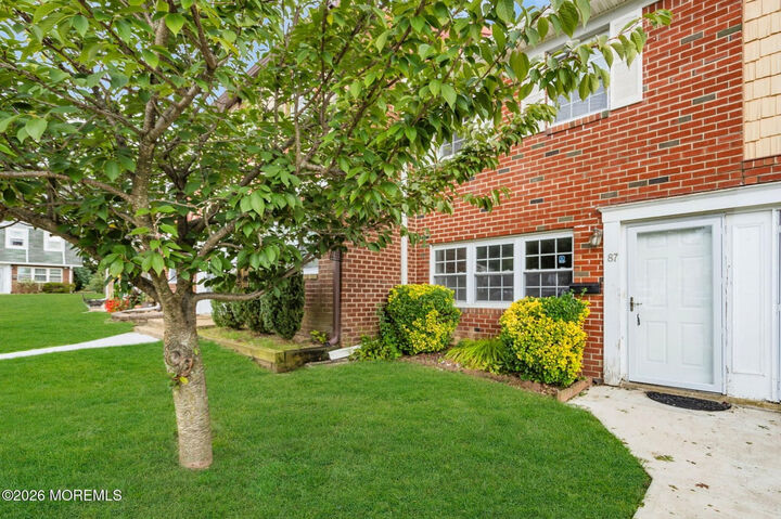 Property Photo:  87 Briar Mills Drive  NJ 08724 