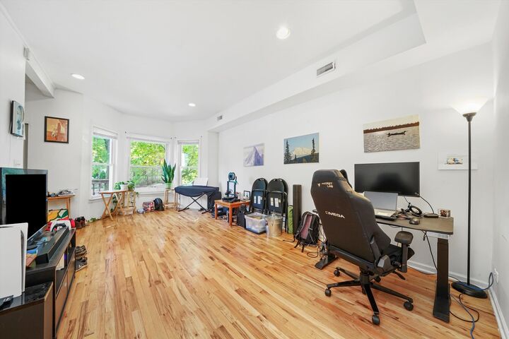 Property Photo: 1728 N Campbell Avenue 1 IL 60647