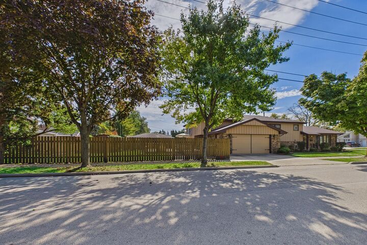 Property Photo: 4501 Oak Avenue IL 60513