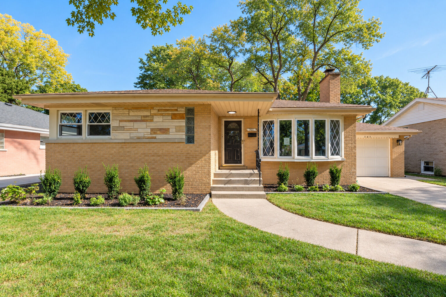 Property Photo: 307 N Patton Avenue IL 60005
