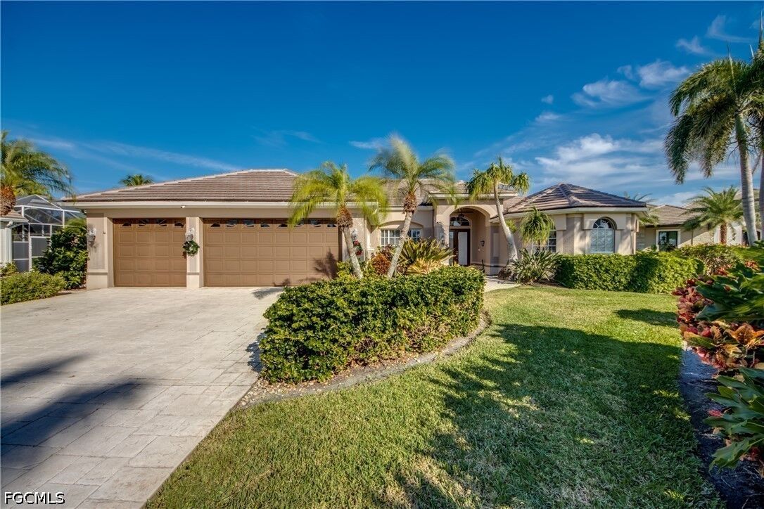 Property Photo:  5605 Merlyn Lane  FL 33914 