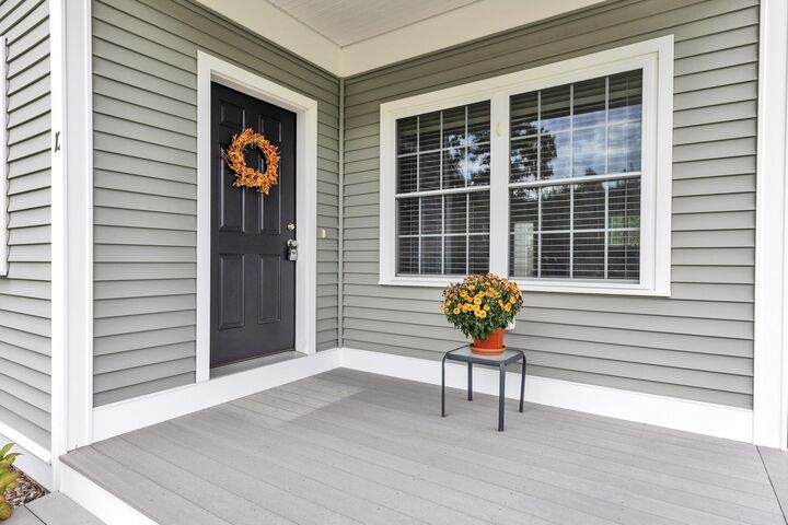 Property Photo: 10 Dunstable Circle NH 03102