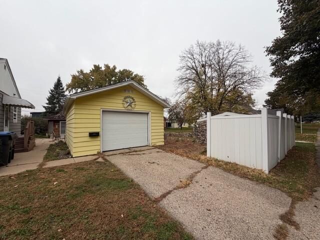 Property Photo: 1604 N 2nd Street MN 56001