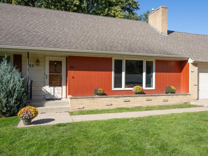 Property Photo:  33 Hilltop Lane  MN 55116 
