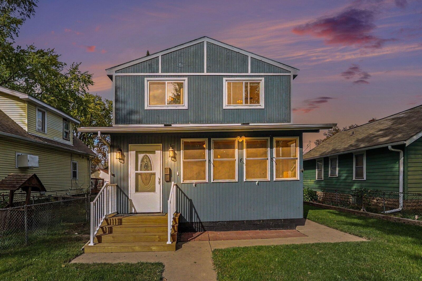 Property Photo: 1157 Cook Avenue E MN 55106