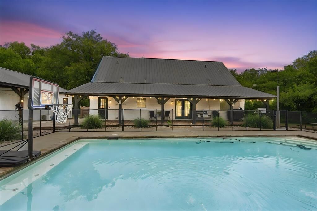 Property Photo:  3410 Skinner Road  TX 76065 