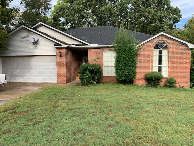 Property Photo:  1966 N Radcliffe Avenue  AR 72704 