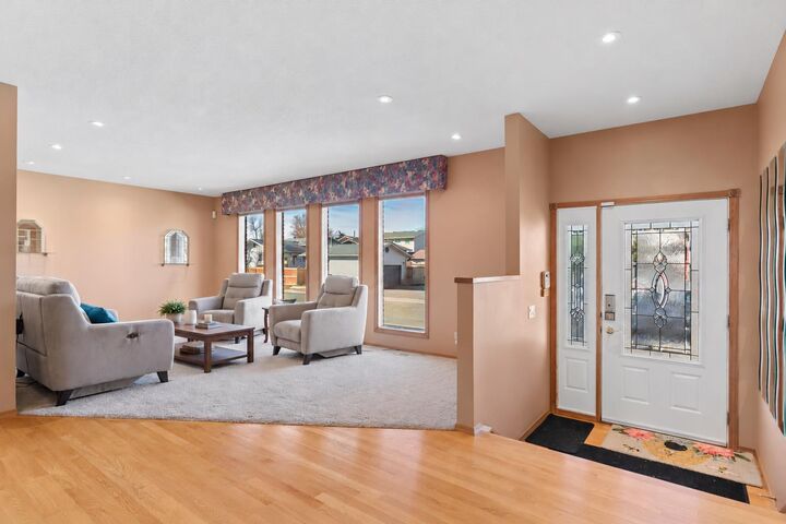 Property Photo:  4316 53 Street NE  AB T1Y 4B3 