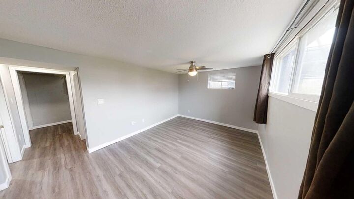 Property Photo:  9831 100A Avenue B  AB T0H 3C0 