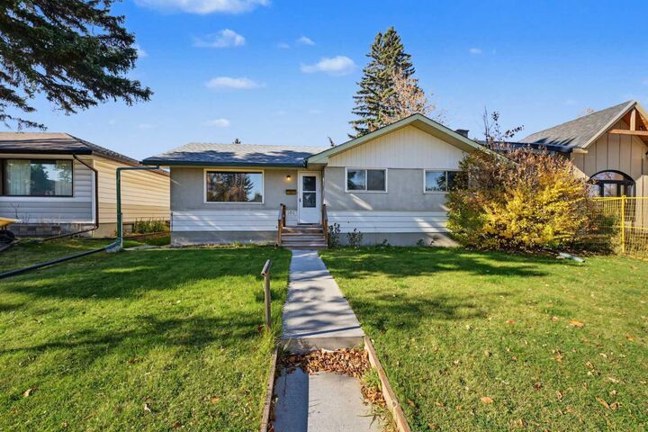 Property Photo:  101 Langton Drive SW  AB T3E 5G1 