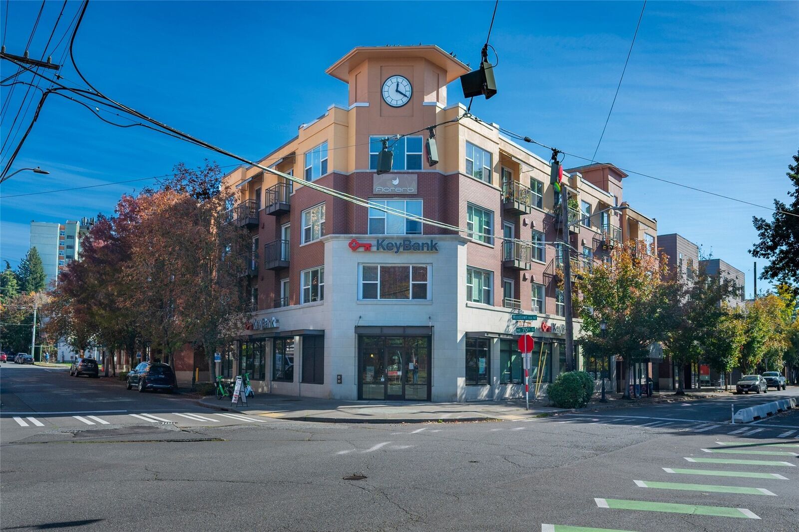 Property Photo: 413 NE 70th Street 210 WA 98115