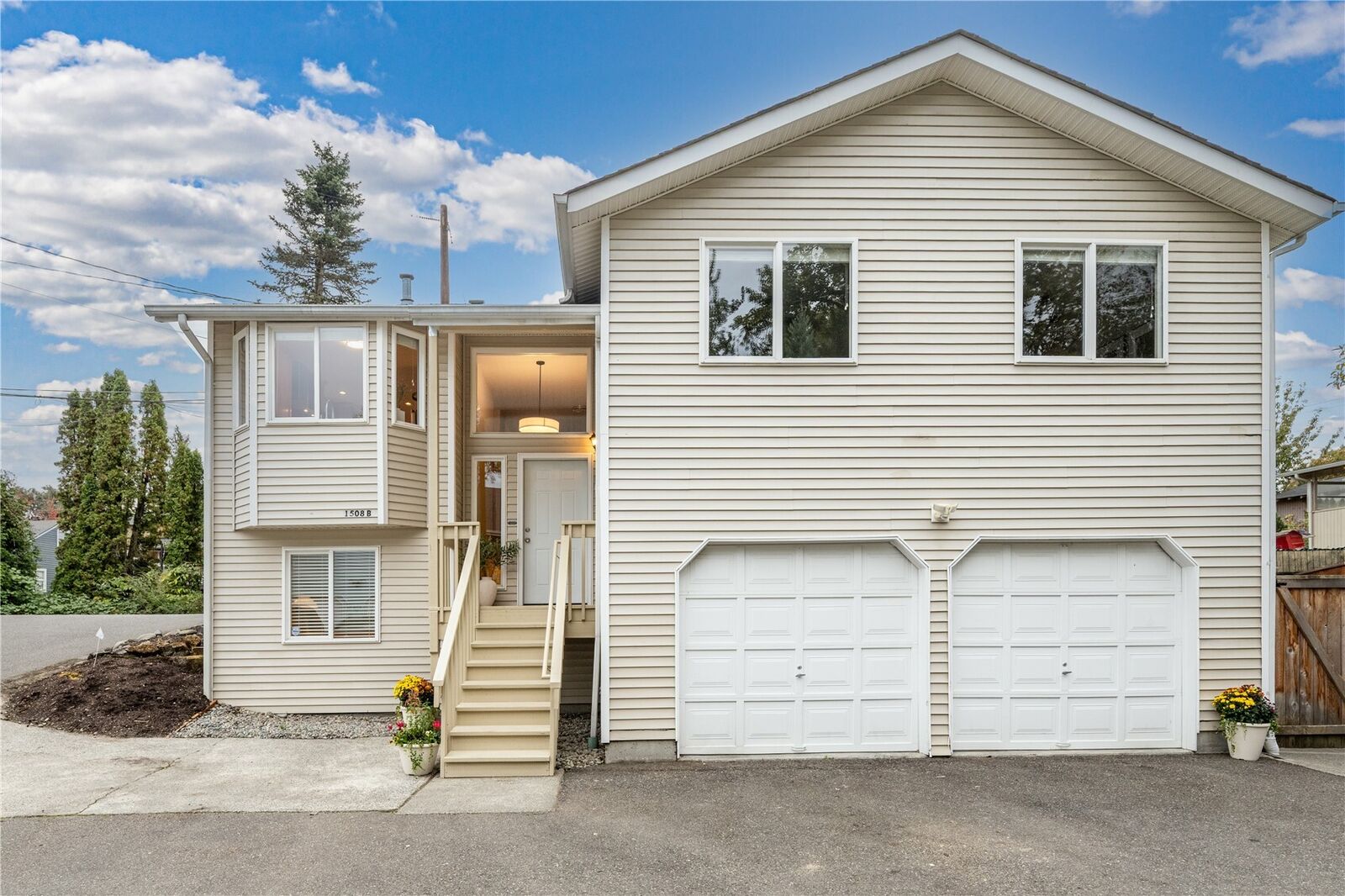 Property Photo:  1508 SW Webster Street B  WA 98106 