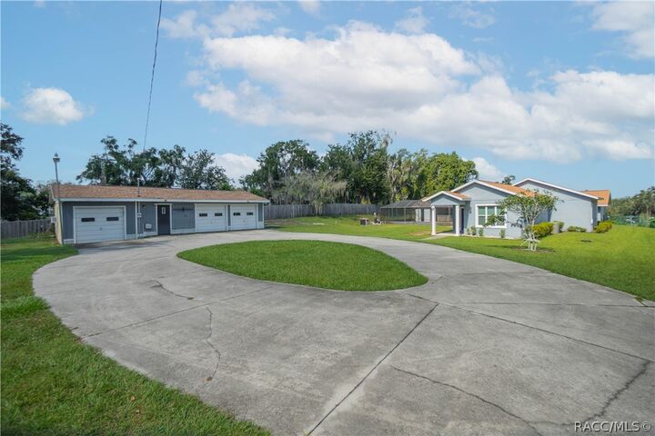 Property Photo: 302 S Apopka Avenue FL 34452