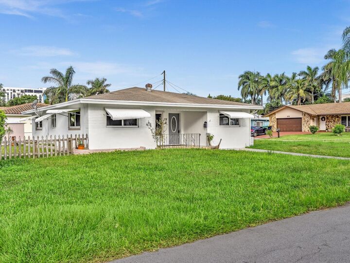 Property Photo:  132 SE 2nd Court  FL 33004 
