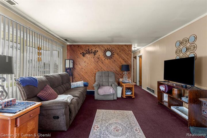 Property Photo:  555 Lytle Place  MI 48135 