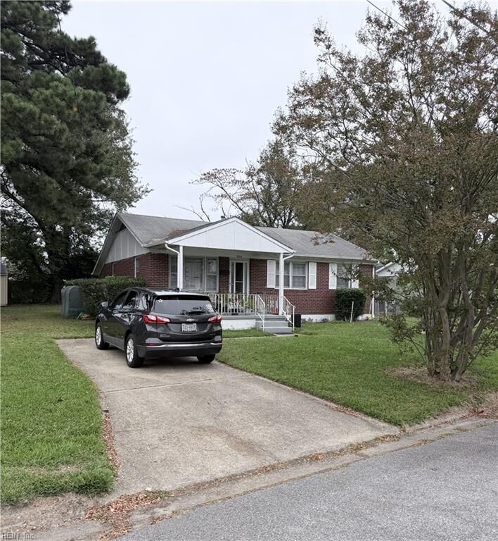 Property Photo: 904 Mineo Ln VA 23701