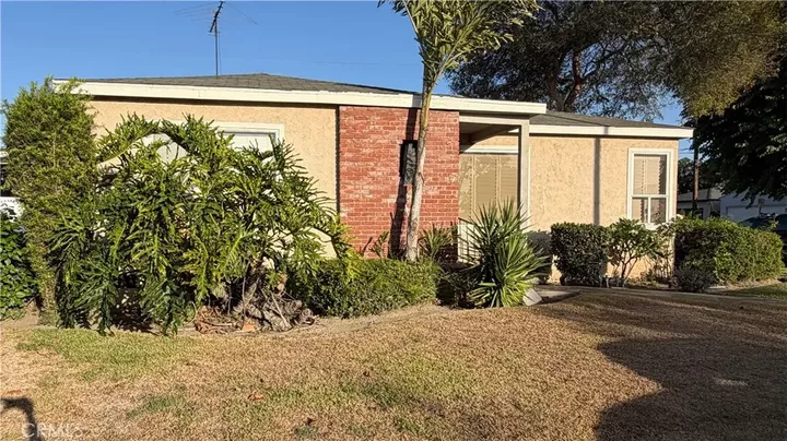 Property Photo: 2100 Baltic Ave CA 90810