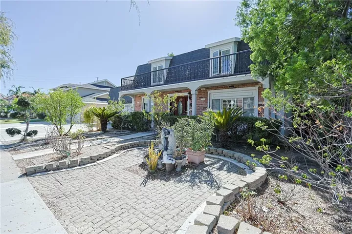 Property Photo: 2906 E Collyer Lane CA 92806