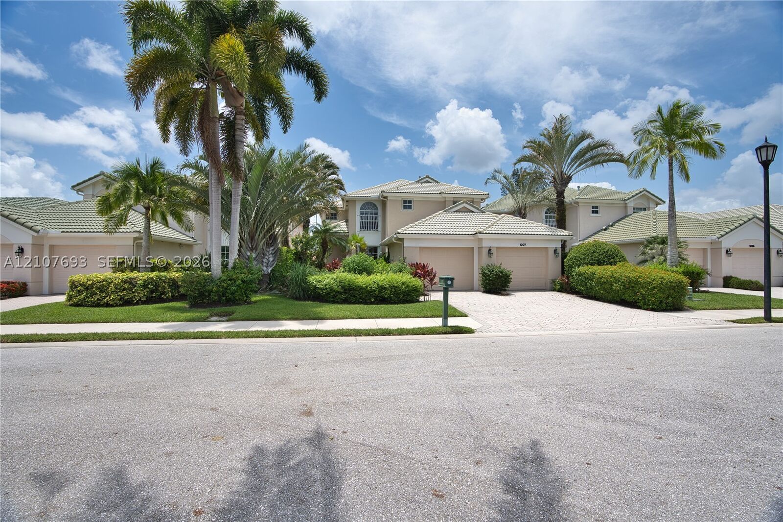 Property Photo: 1207 General Pointe Trce FL 33418