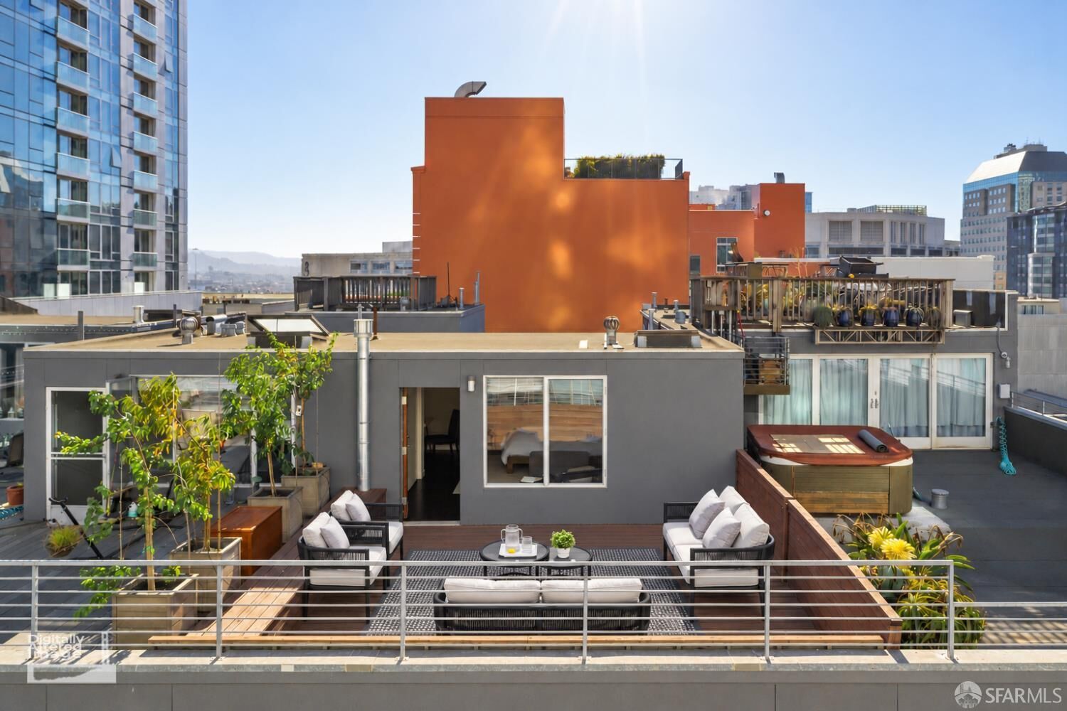 Property Photo:  18 Lansing Street 402  CA 94105 