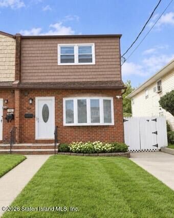Property Photo:  194 Sommer Avenue  NY 10314 