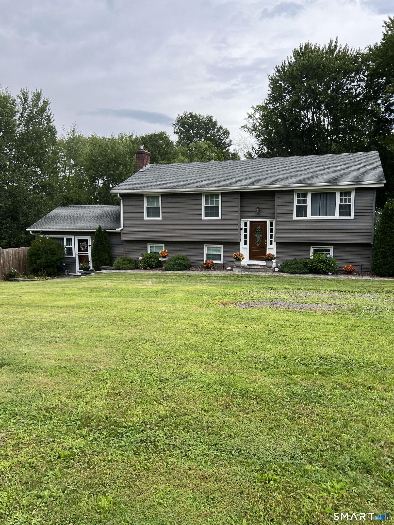 Property Photo:  35 Glendale Road  CT 06040 