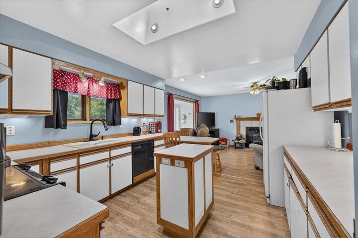 Property Photo:  29210 N Dalton Rd  WA 99006 