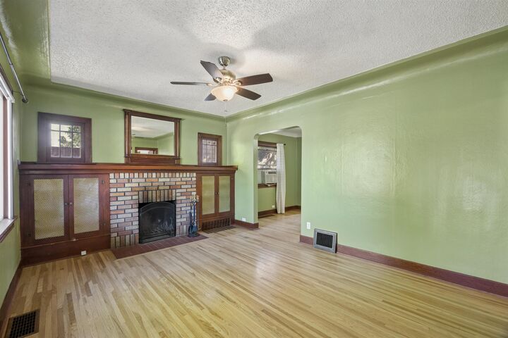 Property Photo: 1117 W Carlisle Ave WA 99205