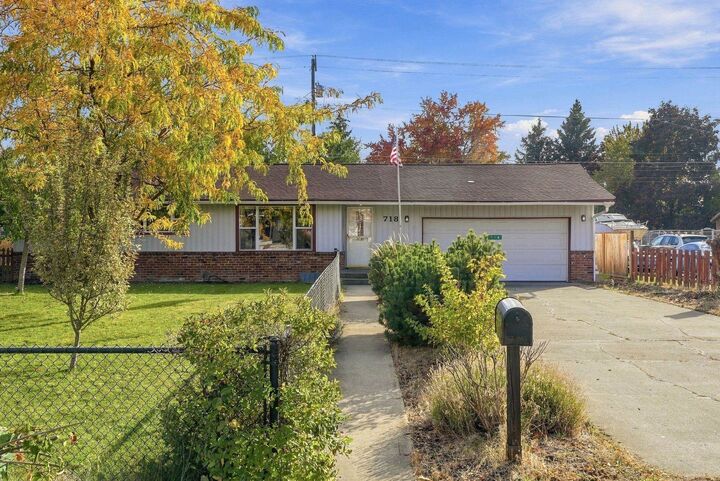 Property Photo: 718 E Dalke Ave WA 99208