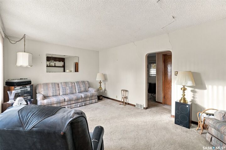 Property Photo:  3030 Elphinstone Street  SK S4S 2A5 