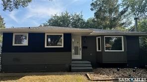 Property Photo:  61 Bannister Avenue  SK S4R 5K8 