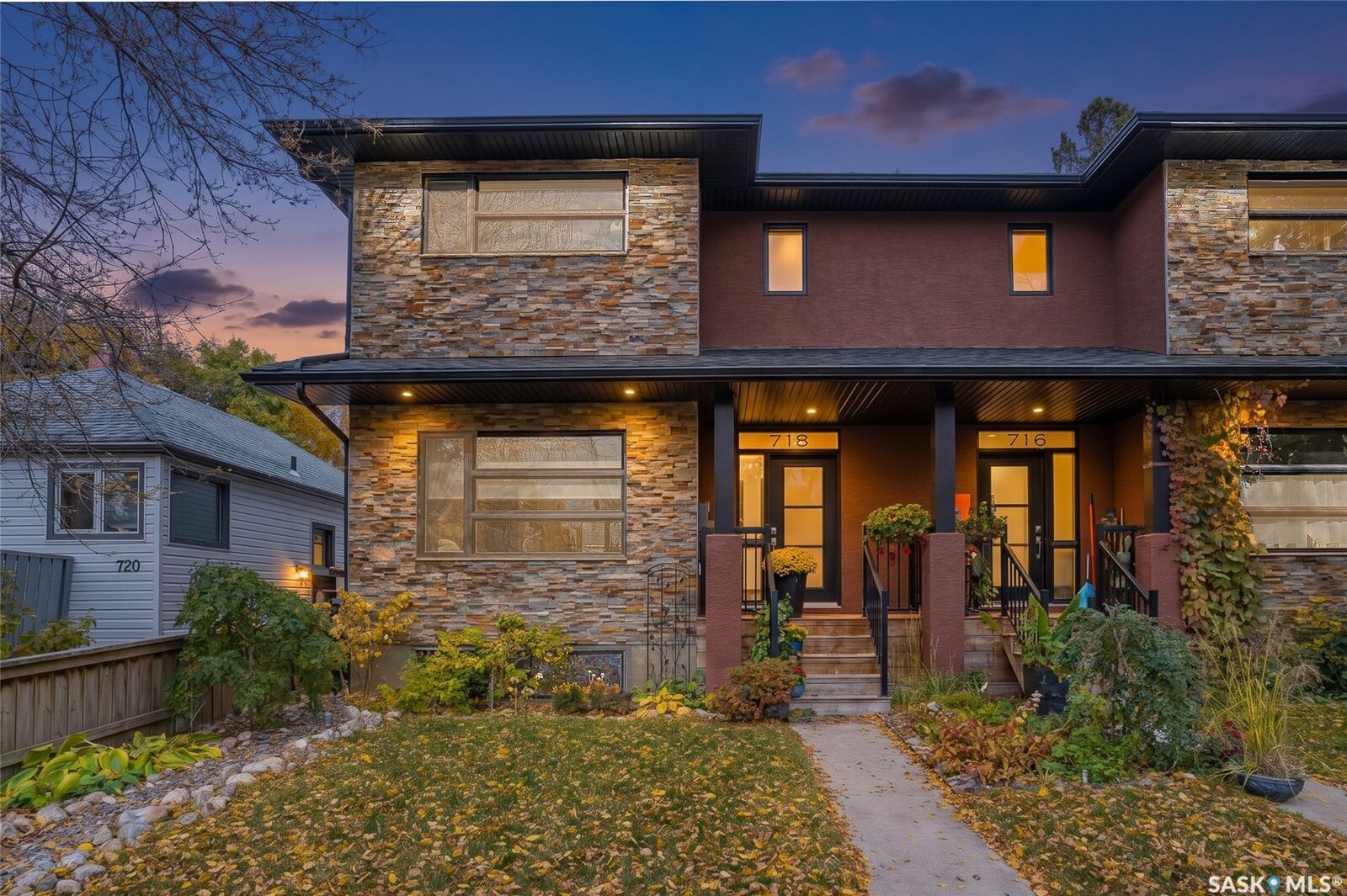 Property Photo:  718 31st Street W  SK S7L 0R6 