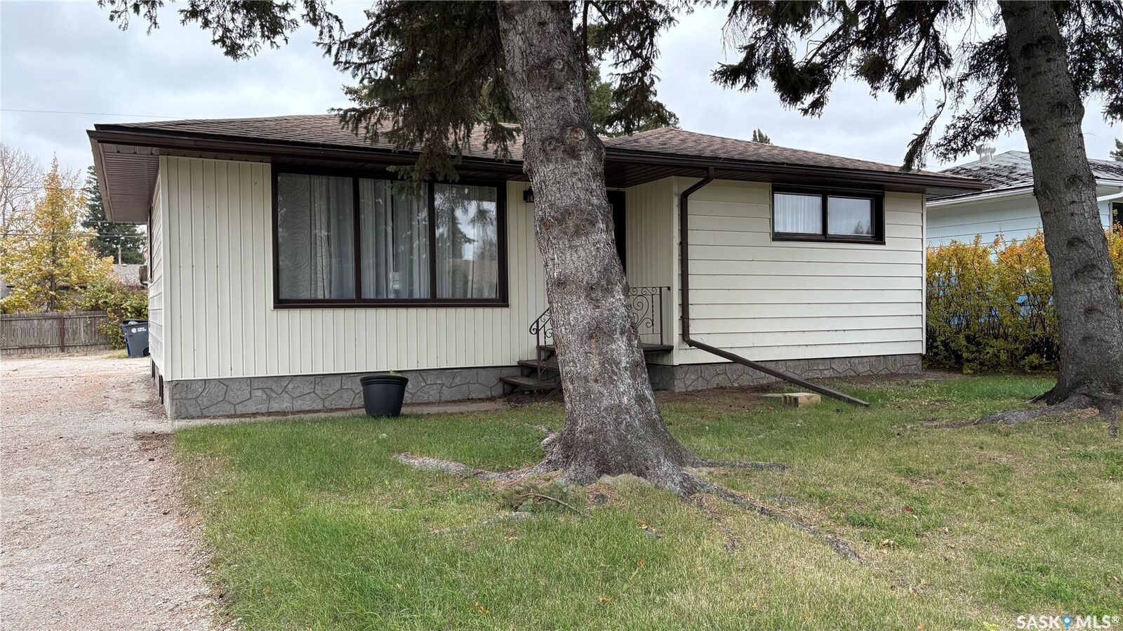 Property Photo:  211 Downey Street  SK S0G 4V0 