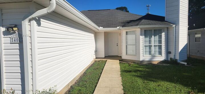 Property Photo:  402 Denise Street  AL 36305 