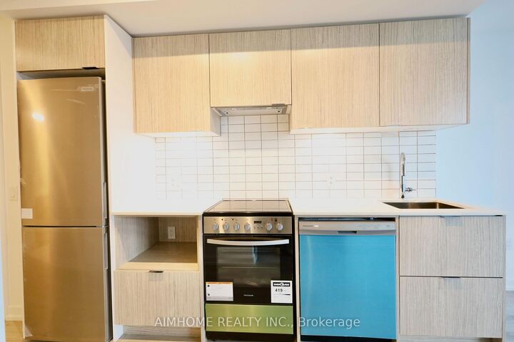 Property Photo:  395 Bloor Street E 5011  ON M4W 0B4 