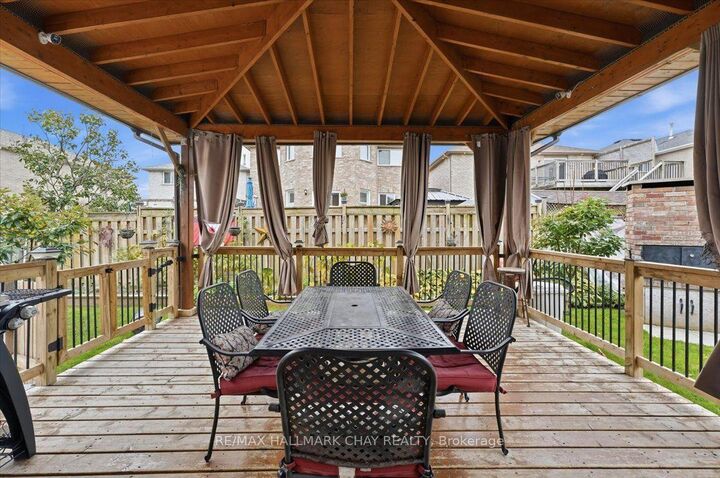 Property Photo:  484 Ferndale Drive N Main/Upper  ON L4N 0S1 