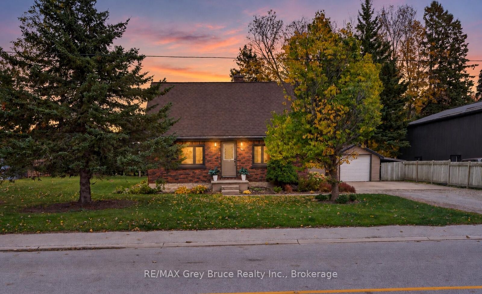 Property Photo:  22 Cruickshank Street  ON N0H 2K0 