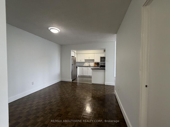 Property Photo:  147 Wellington Street W 205  ON L4G 2N9 