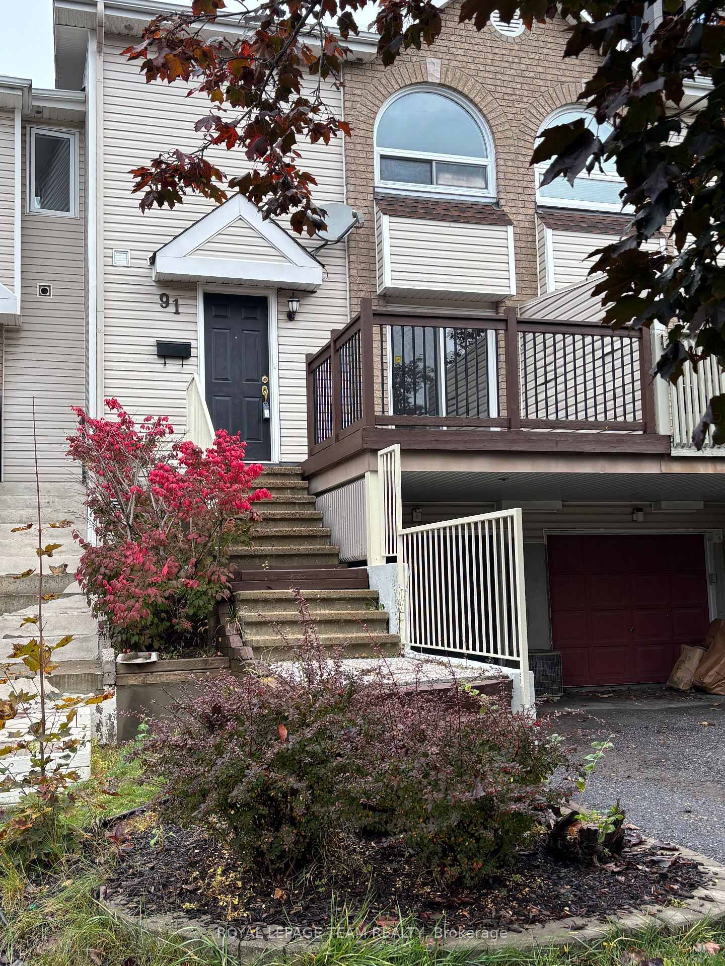 Property Photo:  91 Thornbury Crescent  ON K2G 6C4 