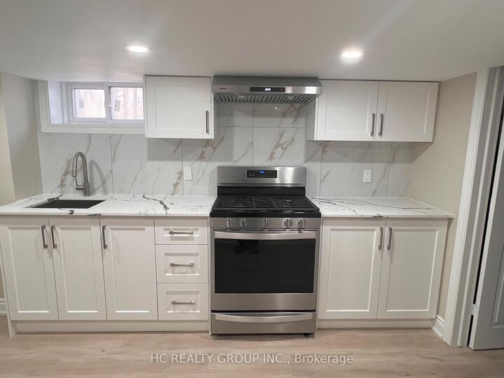 Property Photo:  Low 127 Cascade Circle  ON L4C 3H8 