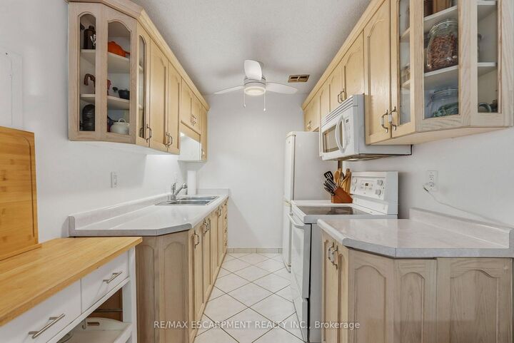 Property Photo:  893 Concession Street 207  ON L8V 1E7 