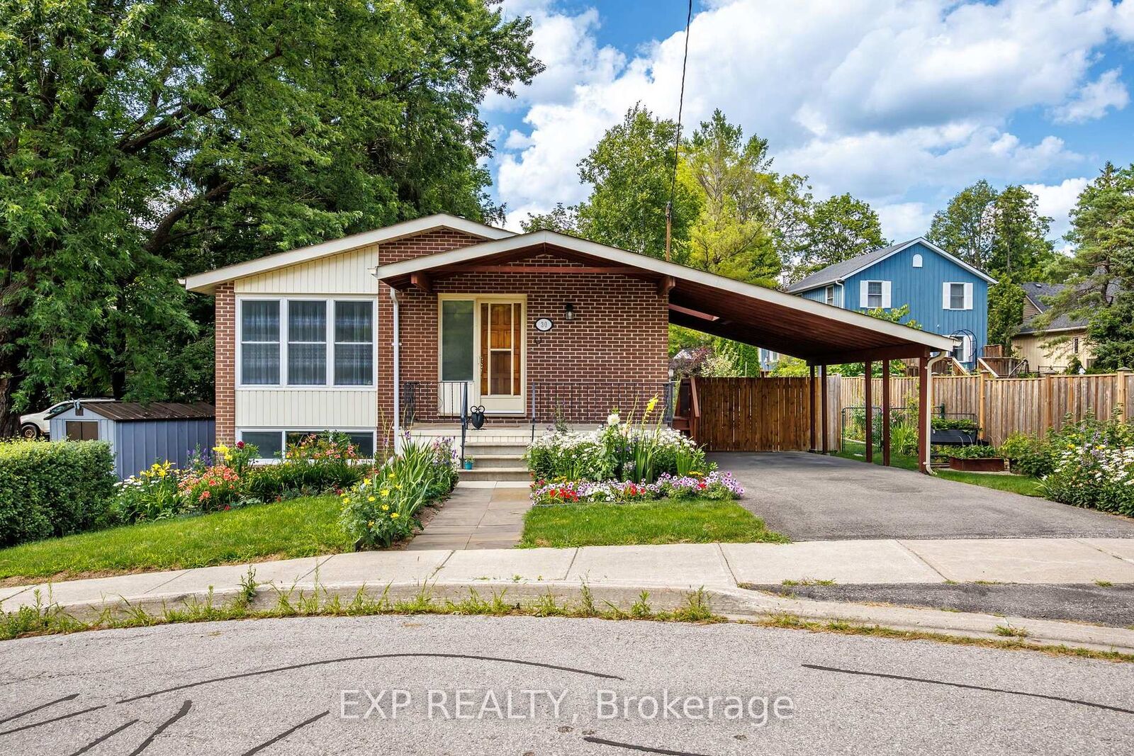 Property Photo:  30 Harrison Avenue  ON L4G 1E1 