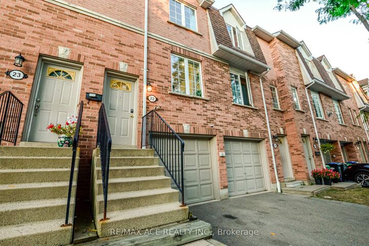 Property Photo:  1525 South Parade Court 22  ON L5M 6E9 
