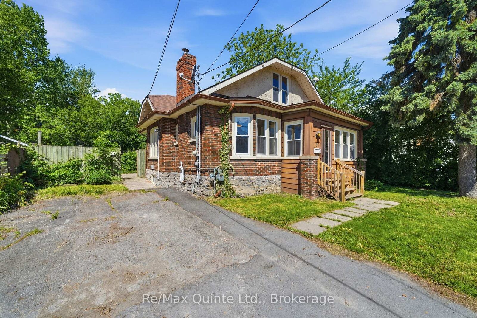 Property Photo:  8 Dunbar Street  ON K8P 3R5 
