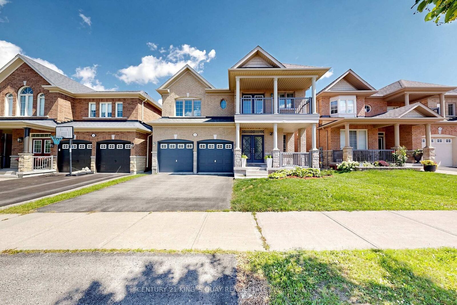 Property Photo:  44 Dame Gruev Drive  ON L6E 0M4 