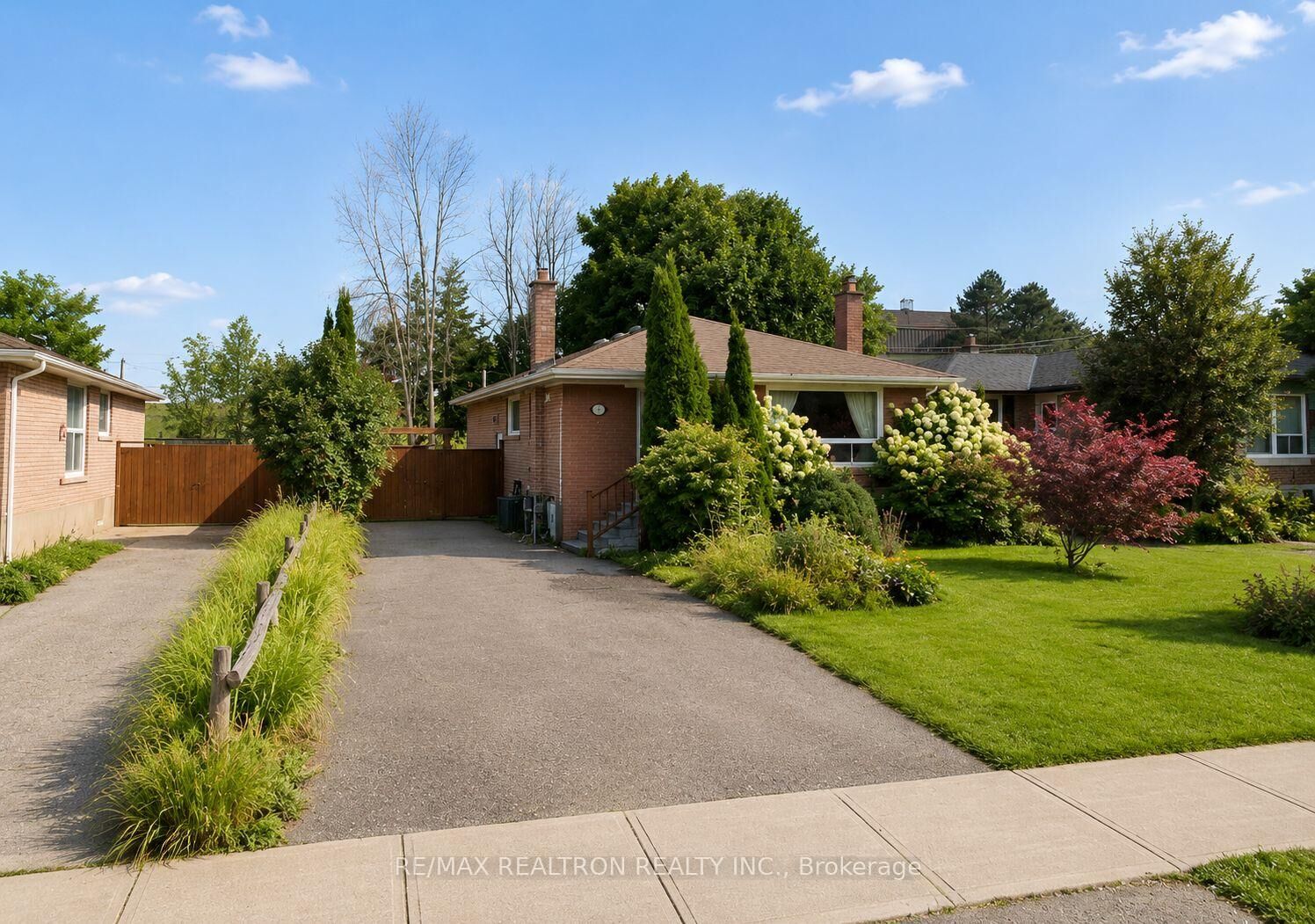 Property Photo:  13 Aurora Heights Drive Basement  ON L4G 2W3 