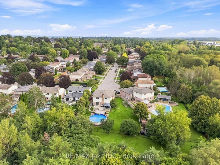 Property Photo:  76 Chester Crescent  ON L9L 1K8 